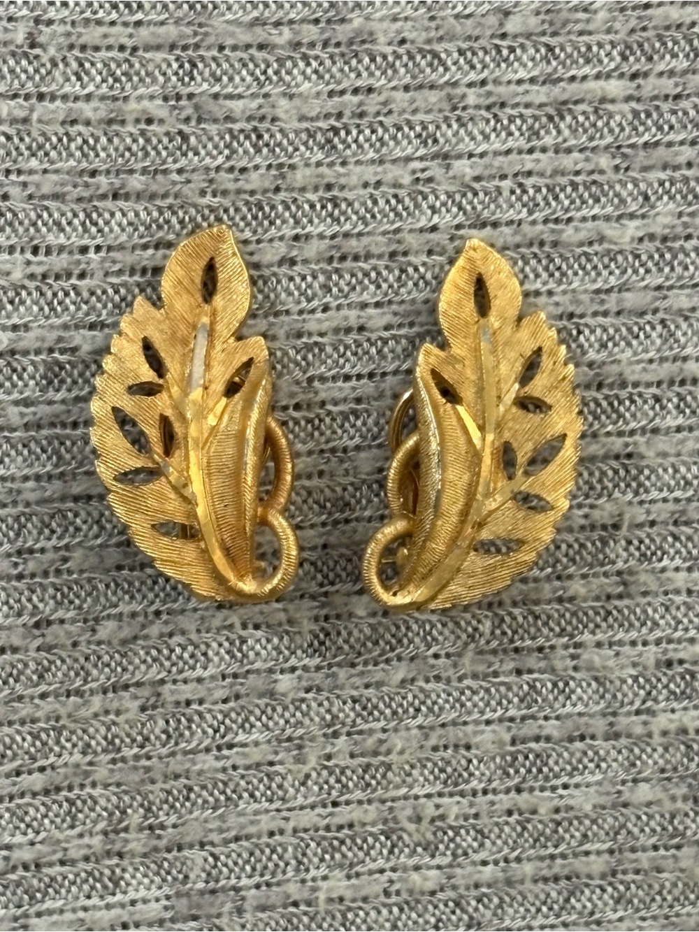 Vintage BSK signed gold tone lead shaped clip on earrings
